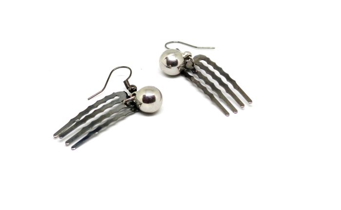 Boucles d'oreilles peignes et perles gris anthracite - photo numéro 2
