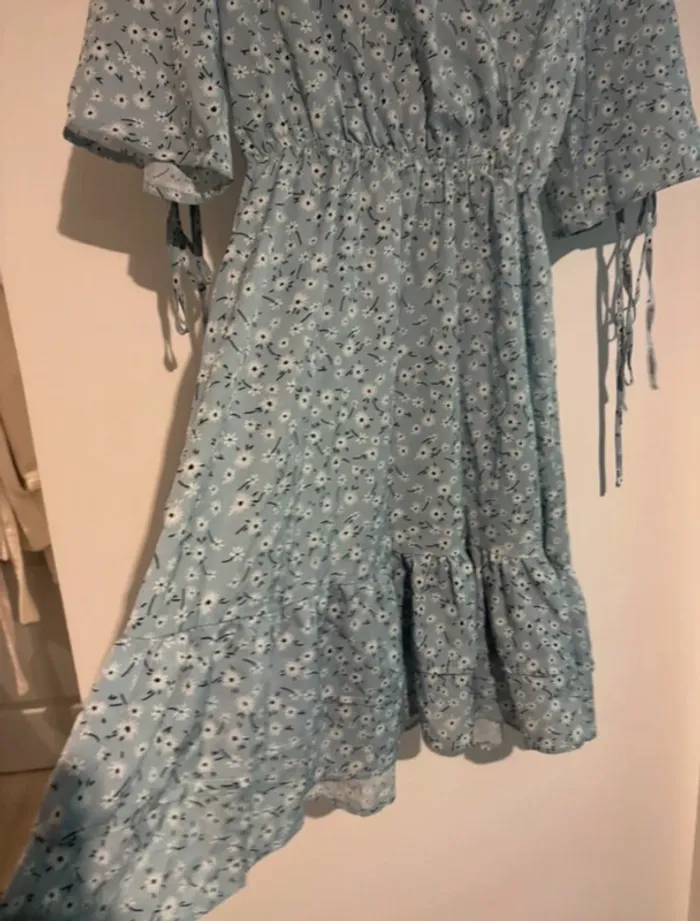🩵Robe portefeuille bleue à fleurs Shein T38 - photo numéro 3