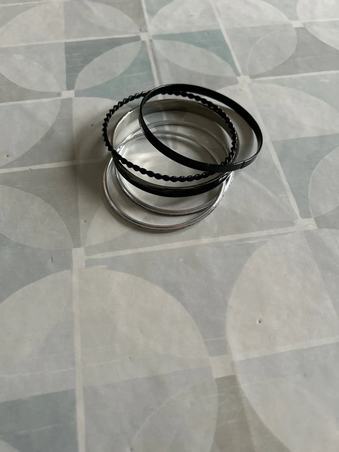 Lot de 5 bracelets - noirs et argentés - Neuf - photo numéro 2