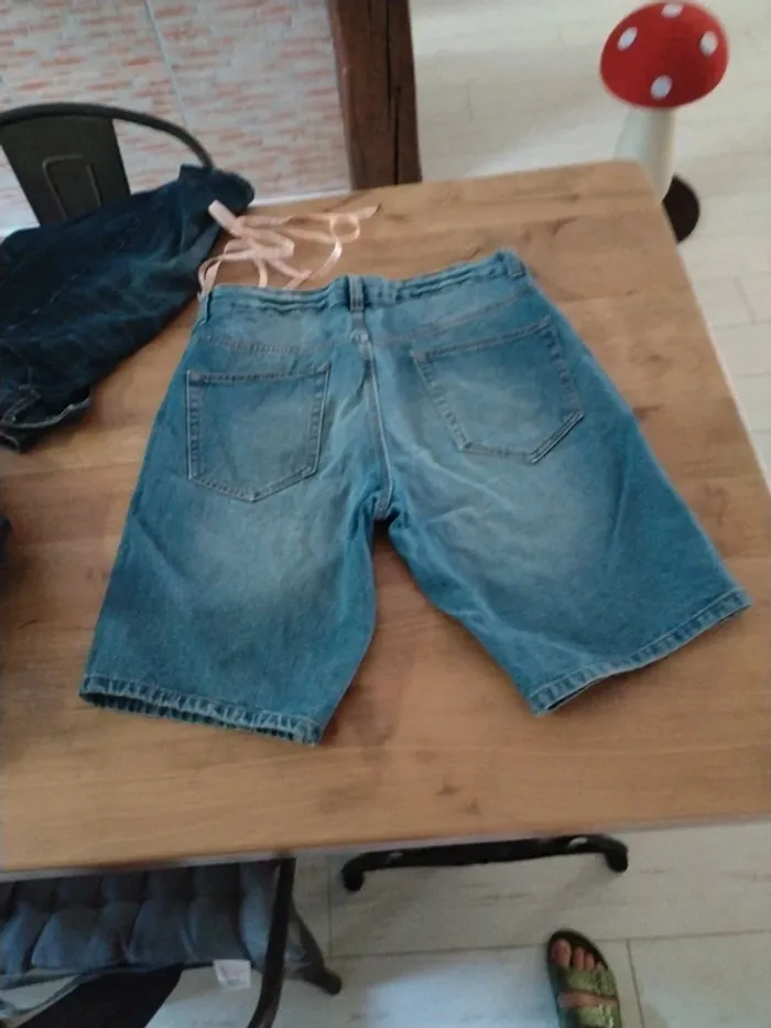 Bermuda en jean bleu  délavé - photo numéro 4