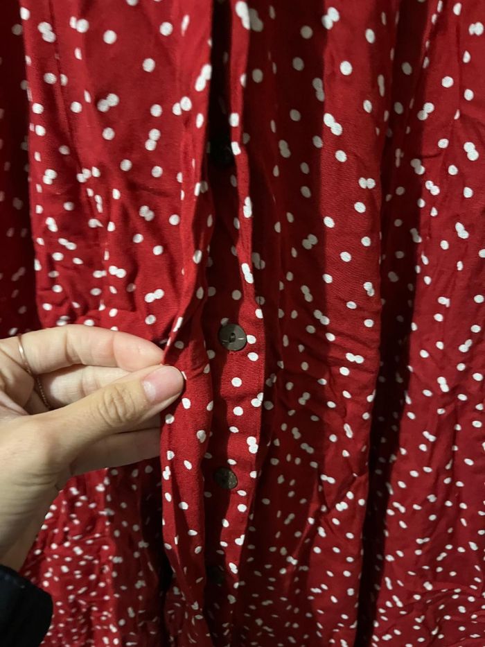 Robe chemise longue rouge à pois blancs - photo numéro 2