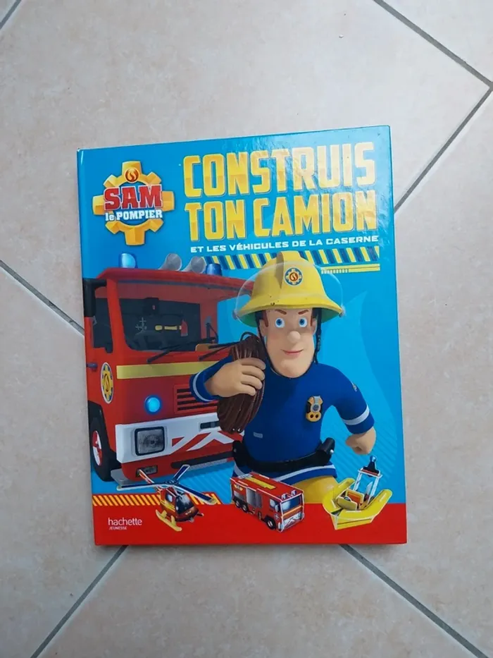 Livre construis ton camion sam le pompier