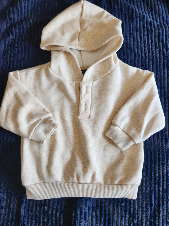 Sweat-shirt à capuche kiabi crème 24 mois