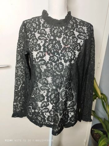 Jolie blouse toute en dentelle taille S/M