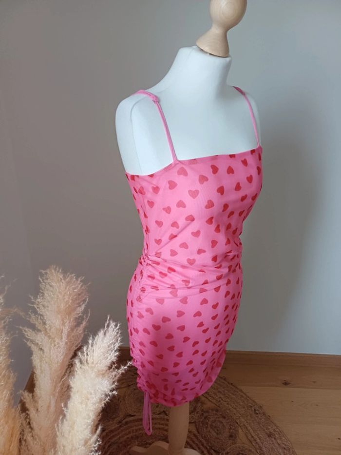 Robe courte rose avec cœurs SBetro taille XS 34