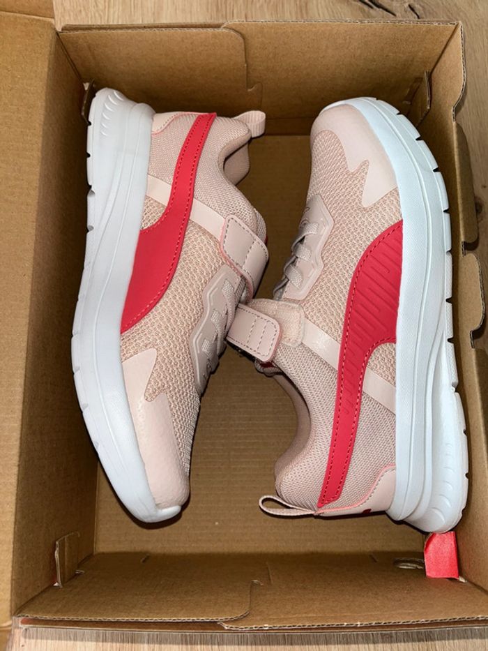Baskets Puma filles roses neuves Taille 33 - photo numéro 2