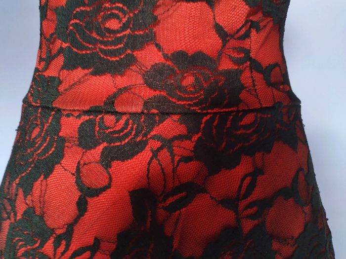 Robe rouge et noir bustier femme - photo numéro 9