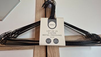 Lot de 25 cintres métal noir Simply