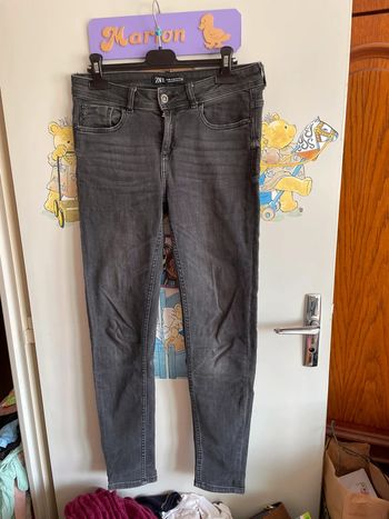 Jean, taille 36/38, marque Zara.