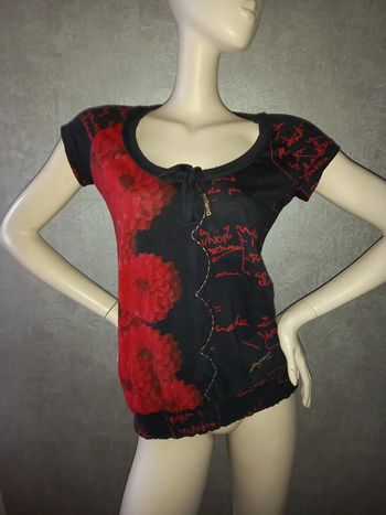 tee shirt noir et coloré desigual taille 38/40