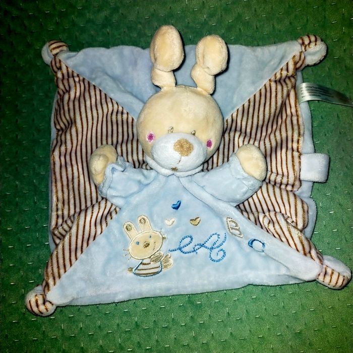 Doudou plat lapin bleu rayé ABC Simba toys