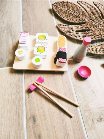 🍙Jeu de rôle et motricité -Dinette en bois plateau de sushis makis avec scratch