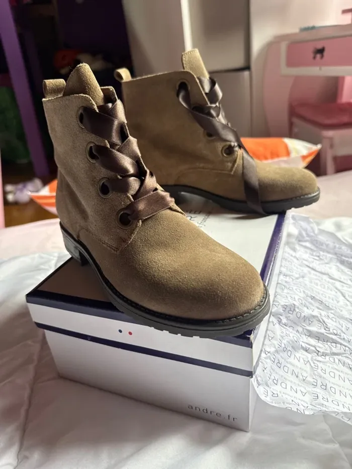 Magnifique paire de bottines André en cuir neuves avec étiquette pointure 34 - photo numéro 7