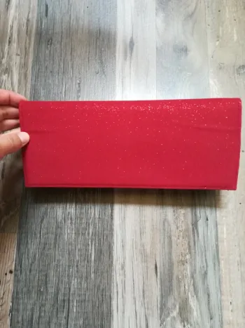 Pochette rouge