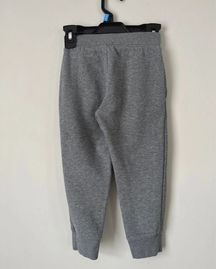 👖jogging gris avec poche fille Nike - 3-4 ans - bon état 👟 - photo numéro 6