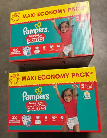 Lot de 2 cartons couches culottes Pampers 11-17kg