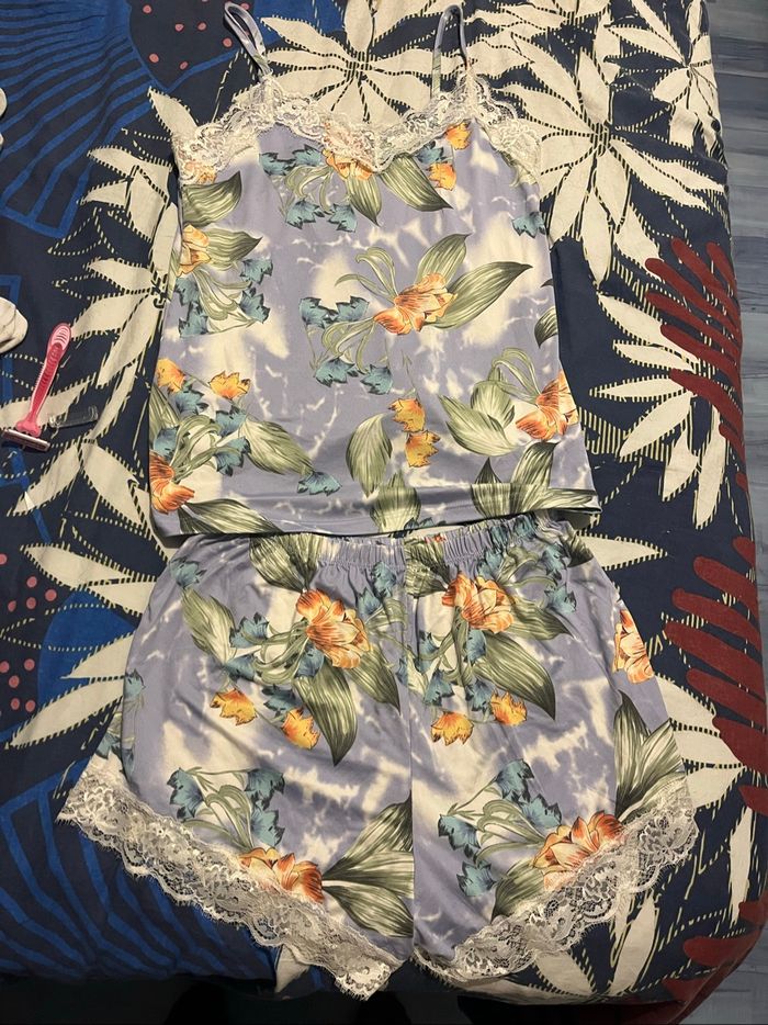 Pyjama fleuri dentelle - photo numéro 2