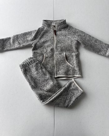 Ensemble H&M  Taille 2 ans 92 cm  Très bon état    Prix que sur les lots         #bebefille6mois   #bebegarcon #naissance #naissancegarcon #nourrisson #maternité #sacfemme #grossesse #ensemblebebe #prixnegociable #prixlots #chauffebiberon #éveil #evei