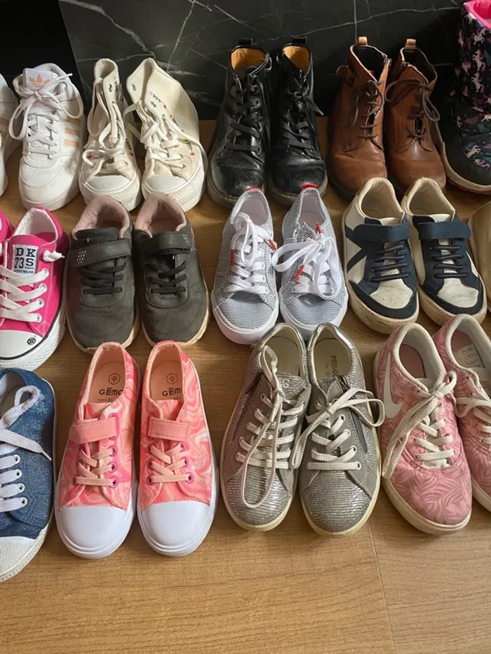 Lot de 19 paires de chaussures fille - photo numéro 3