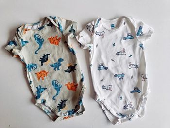 Hema - Lot de 2 bodies bébé 9-12 mois