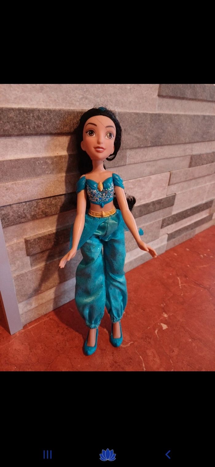 Poupée Jasmine