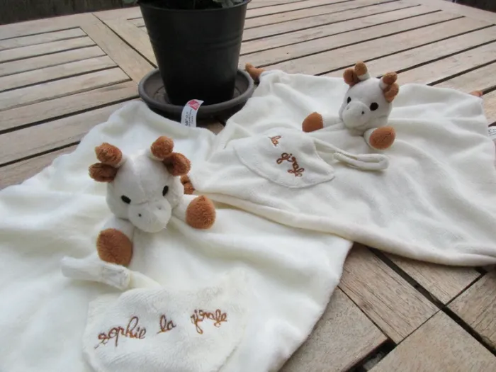 2 doudous carrés vulli sophie la girafe comme neufs - photo numéro 2