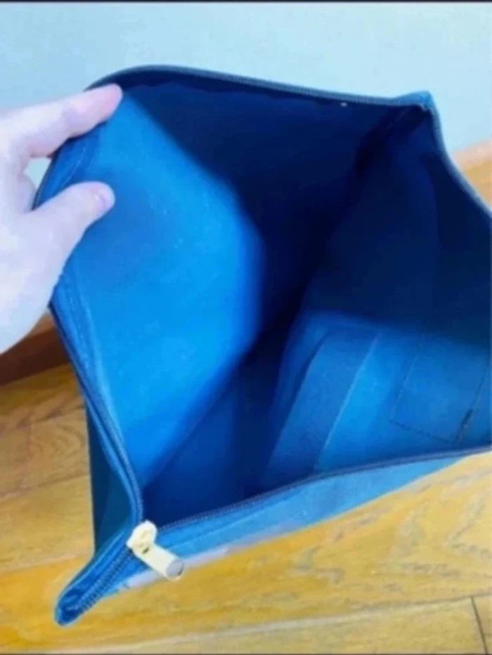 Sublime pochette bleu marine neuve - photo numéro 4