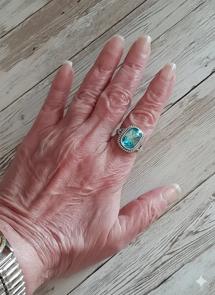 Bague style Vintage, ciselée pierre bleue claire (imitation aigue marine), taille 60 - photo numéro 5