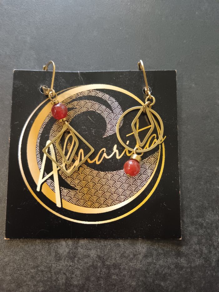 Boucles d'oreilles neuves - photo numéro 1