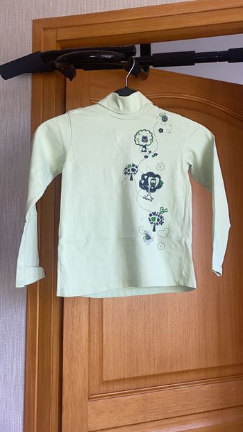 T-shirt col roulé vert