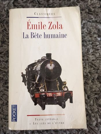 Livre de poche petit roman La Bête humaine Émile Zola édition Pocket en français
