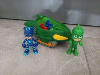 Figurine Gluglu avec son véhicule Pyjamasques
