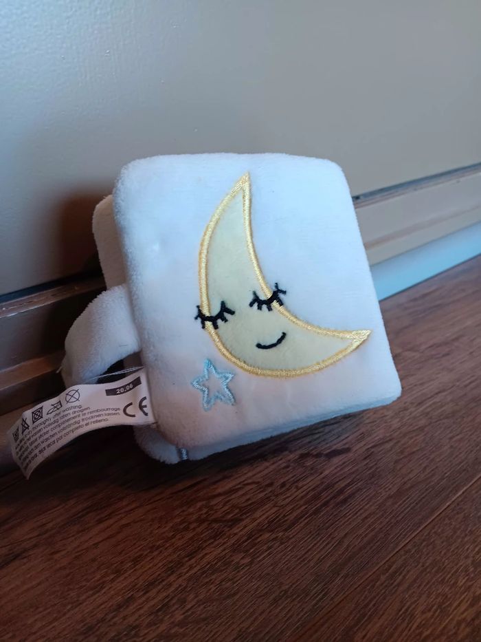 Livre en tissu bébé- marque Hema - nuage / lapin - photo numéro 4