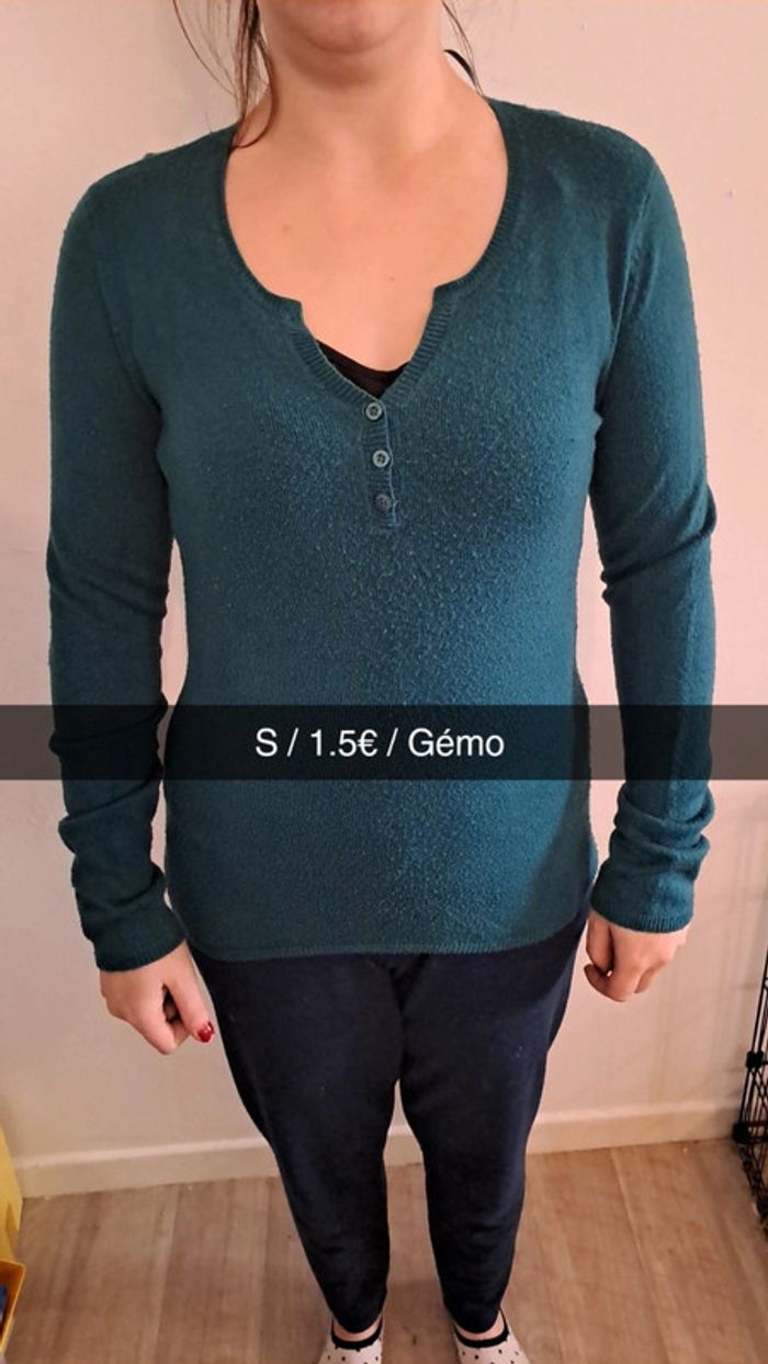 Pull col en V bleu/vert