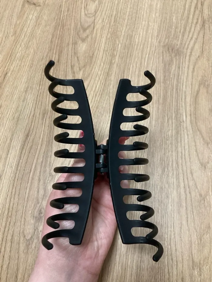Pince noir cheveux longs - photo numéro 3