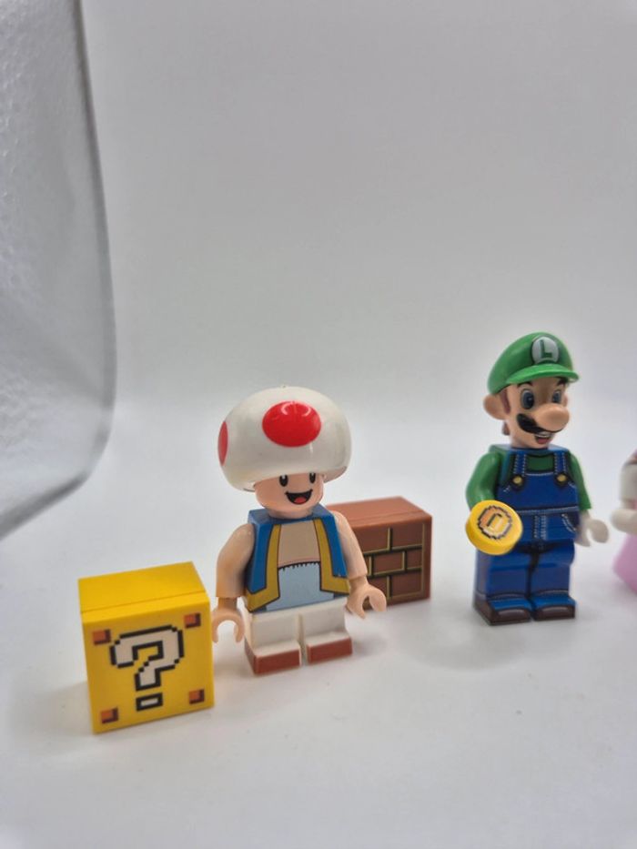 Figurines type lego Mario Princesse Peach Luigi Toad et Yoshi / Super Mario - photo numéro 4