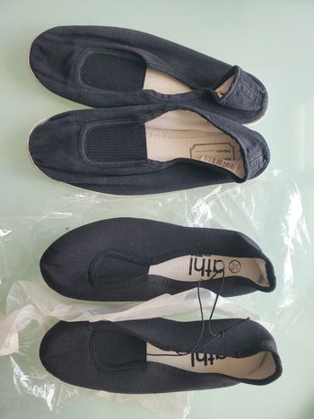 🖤 Lot de 2 paires de chaussons fille noir et blanc – T33  et T35