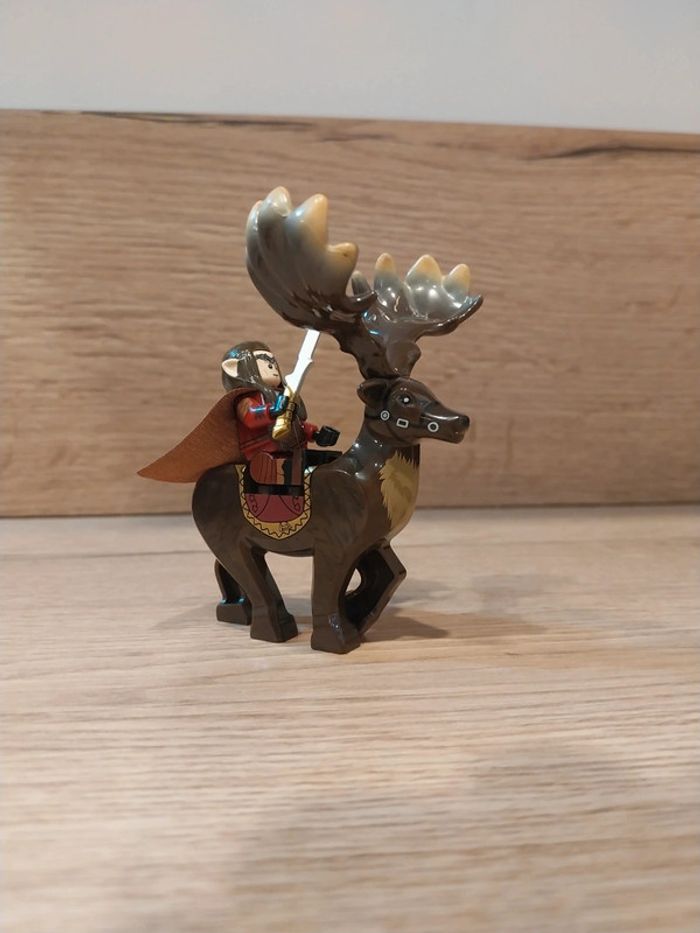 Figurine type lego Roi Elfes Elrond sur Cerf seigneur des anneaux