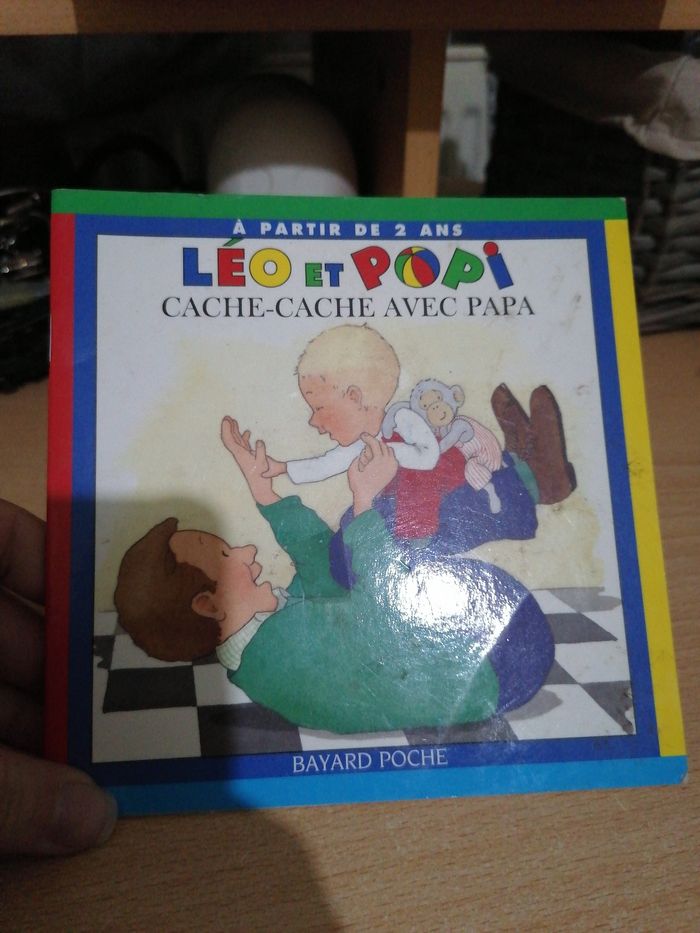 Livre léo et popi "cache-cache avec papa"