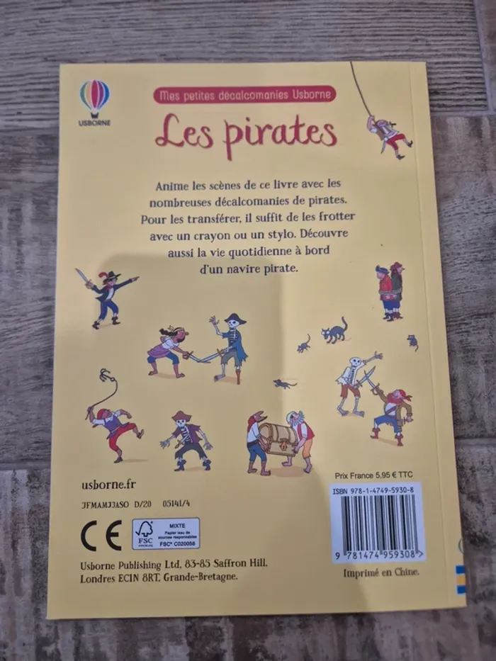 Livre Mes petites décalcomanies Usborne les pirates - photo numéro 3