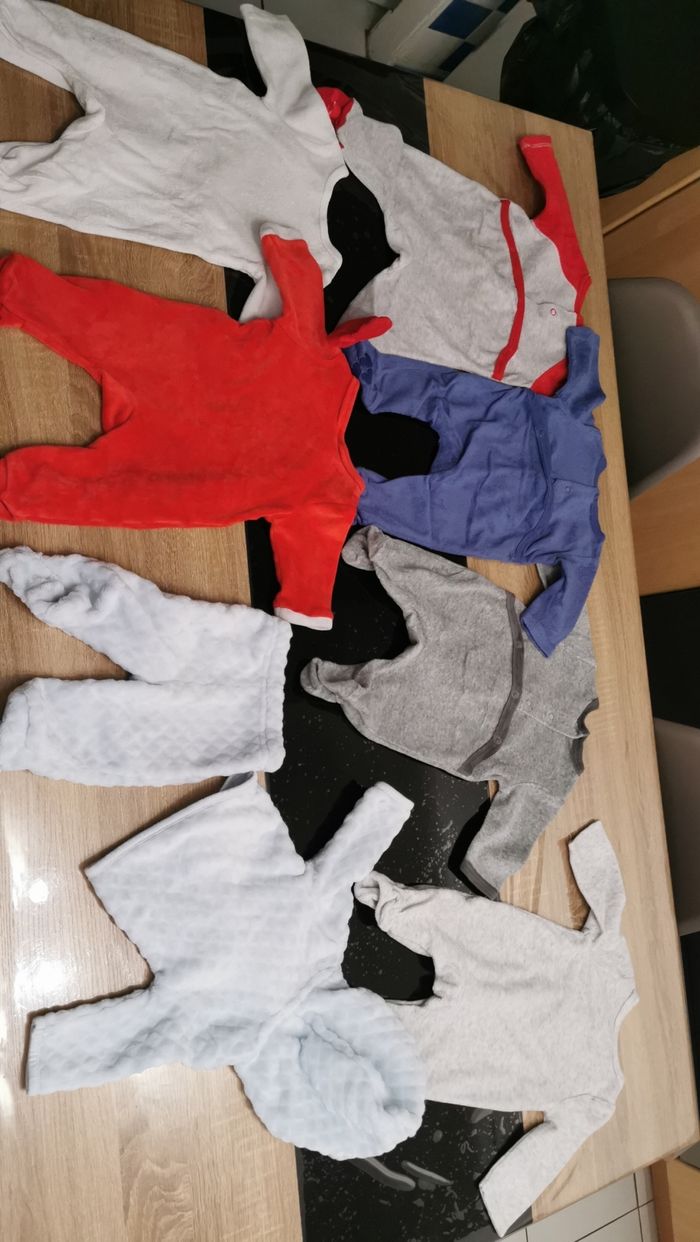 Lot 7 pyjamas 1mois - photo numéro 3