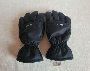 Paire de gants de ski de la marque Wedze