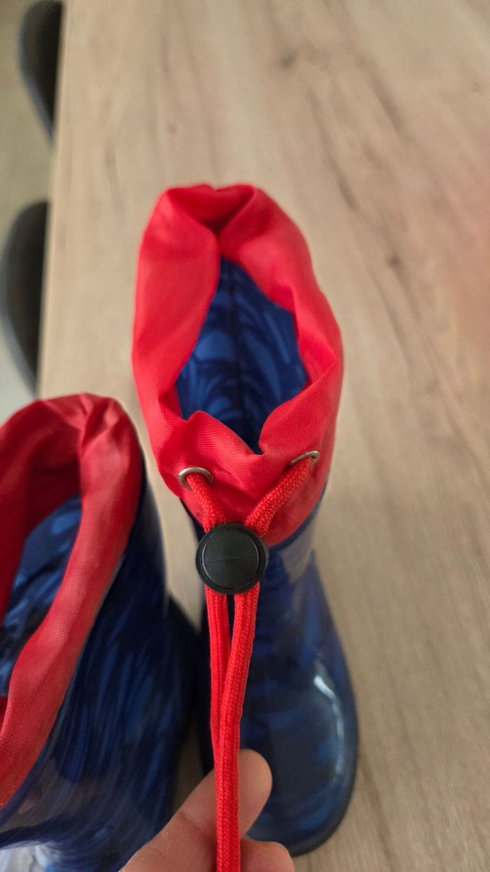 Bottes de pluie Spiderman taille 28/29 - photo numéro 3