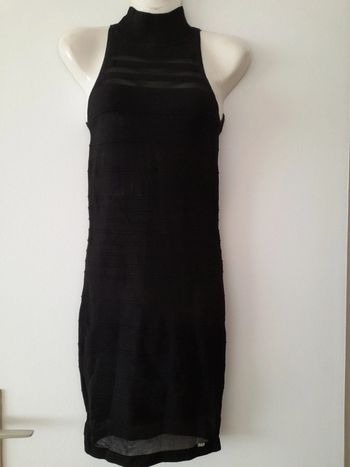 Robe moulante sans manches