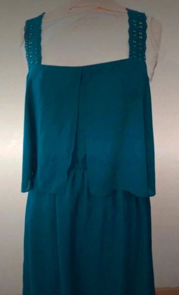 Magnifique robe avec decoupes taille élastique