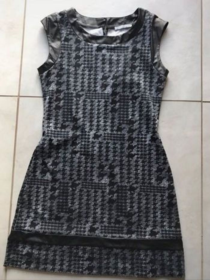 Robe grise et noire taille 38