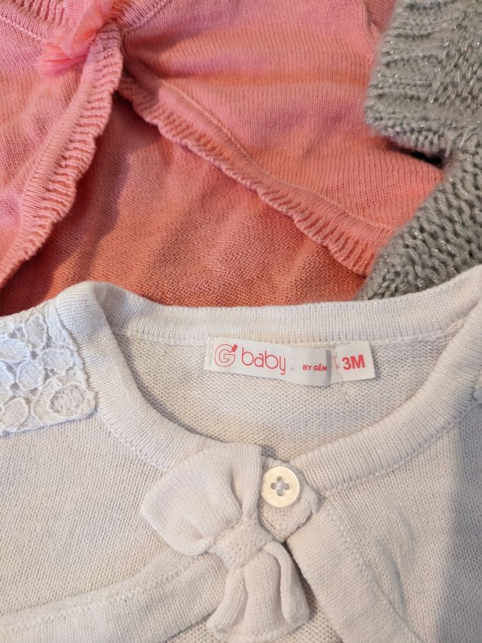 Lot boléros bébé 3 mois - photo numéro 2