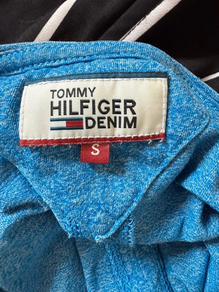 T - shirt bleu en très bon état tommy Hilfiger taille S - photo numéro 4