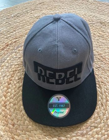 Casquette homme noire et grise Inscription Rebel
