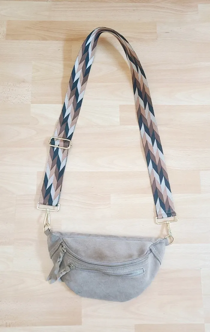 Sac banane en simili daim beige neuve
